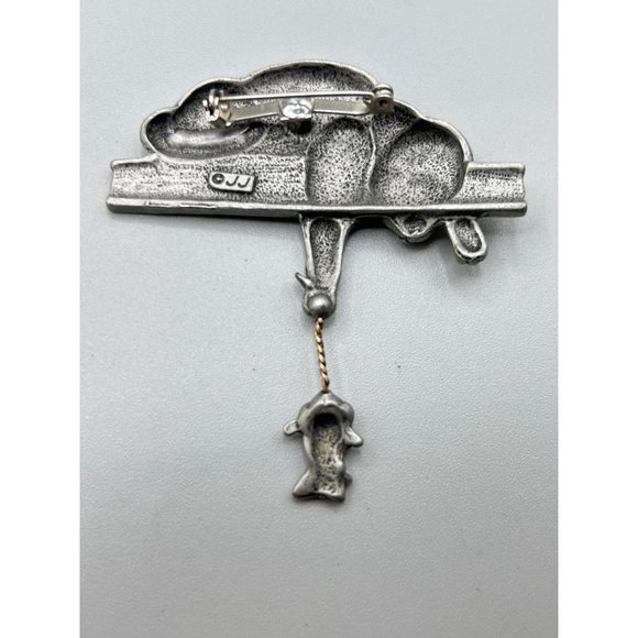 JJ Cat Catching Mouse Pin Brooch Pewter Metal Silver Tone Dangle Figural Pin - Picture 4 of 5
